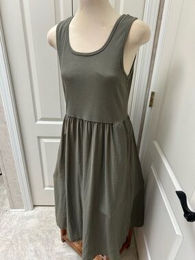Denver Hayes Olive Green Sleeveless Midi Dress